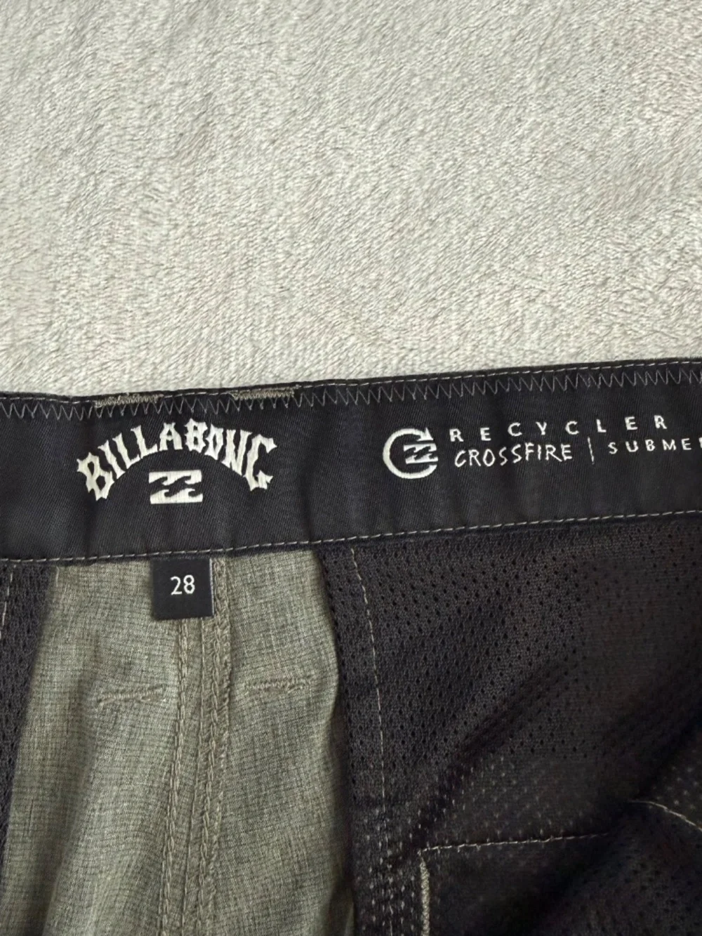Billabong Recycler Crossfire Submersibles Mens Hybrid Shorts Size 28 Light Green